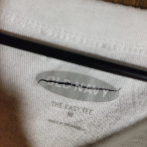 NWT White Old Navy Santa Tee Shirt ***SMALL PINHOLE BEHIND COLLAR*** - Picture 8 of 9